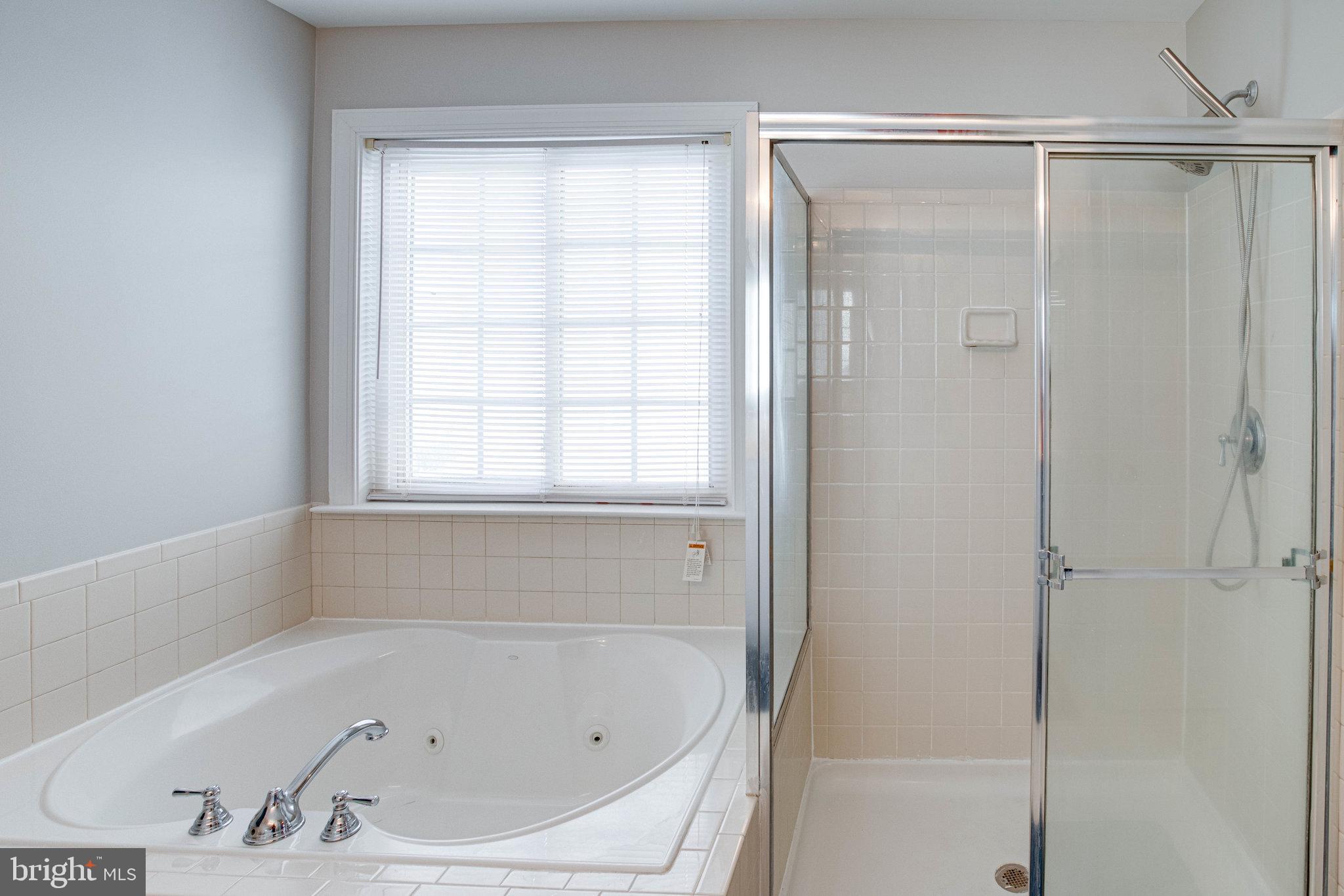 4156 Agency Loop Triangle, VA 22172 - Photo 26 of 39 Primary Bath (Upper Level)