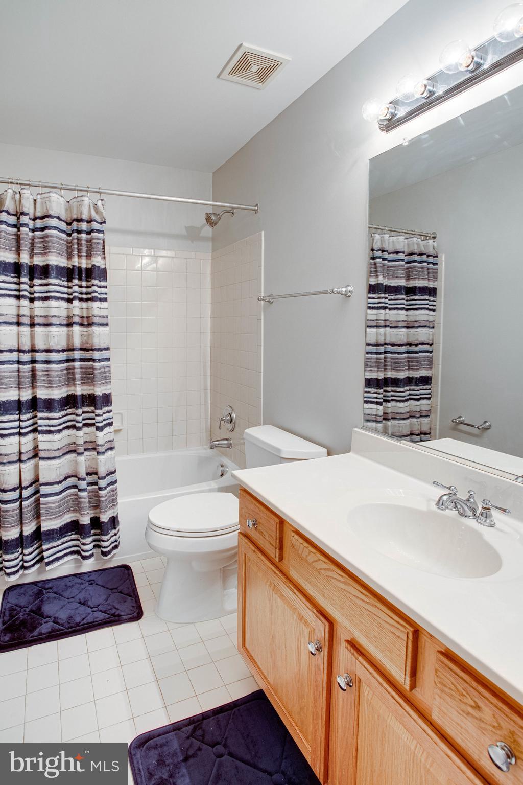 4156 Agency Loop Triangle, VA 22172 - Photo 31 of 39 Bath (Upper Level)