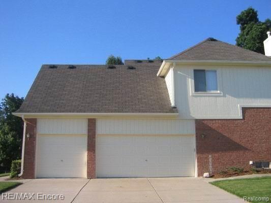 706 Dakota Court Rochester, MI 48307 - Photo 3 of 21 3-CAR SIDE ENTRY GARAGE