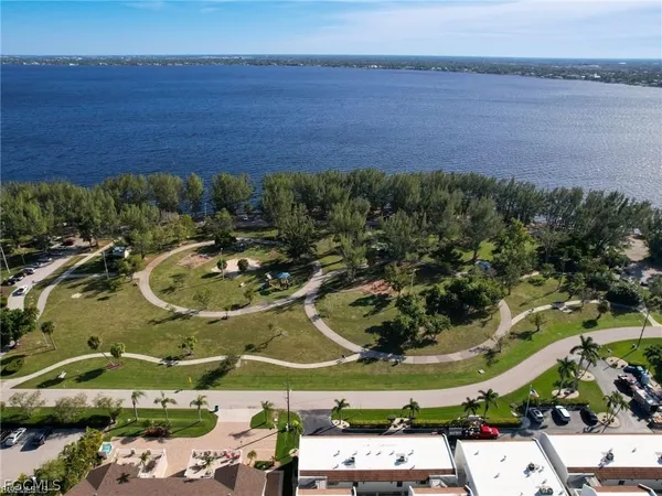 $1,600 | 4280 Southeast 20th Place, Unit 207, Cape Coral, FL 33904