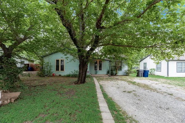 $199,999 | 6737 Lakeside Drive, Lake Worth, TX 76135