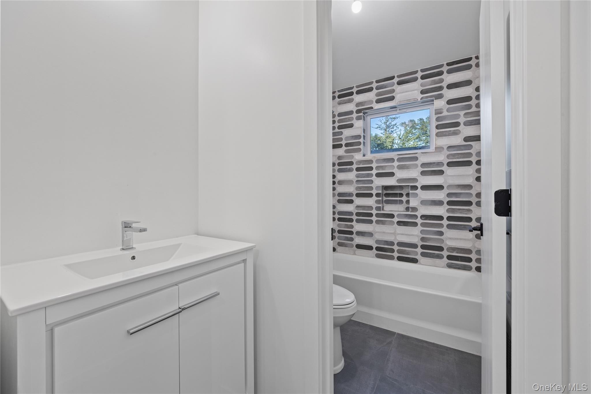 40 Singer Avenue, Unit 201 Spring Valley, NY 10977 - Photo 48 of 50 Full bath