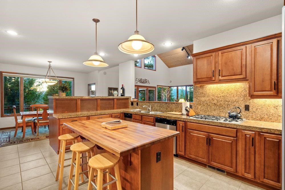 238 Clouds Rest Portola, CA 96122 - Photo 7 of 28
