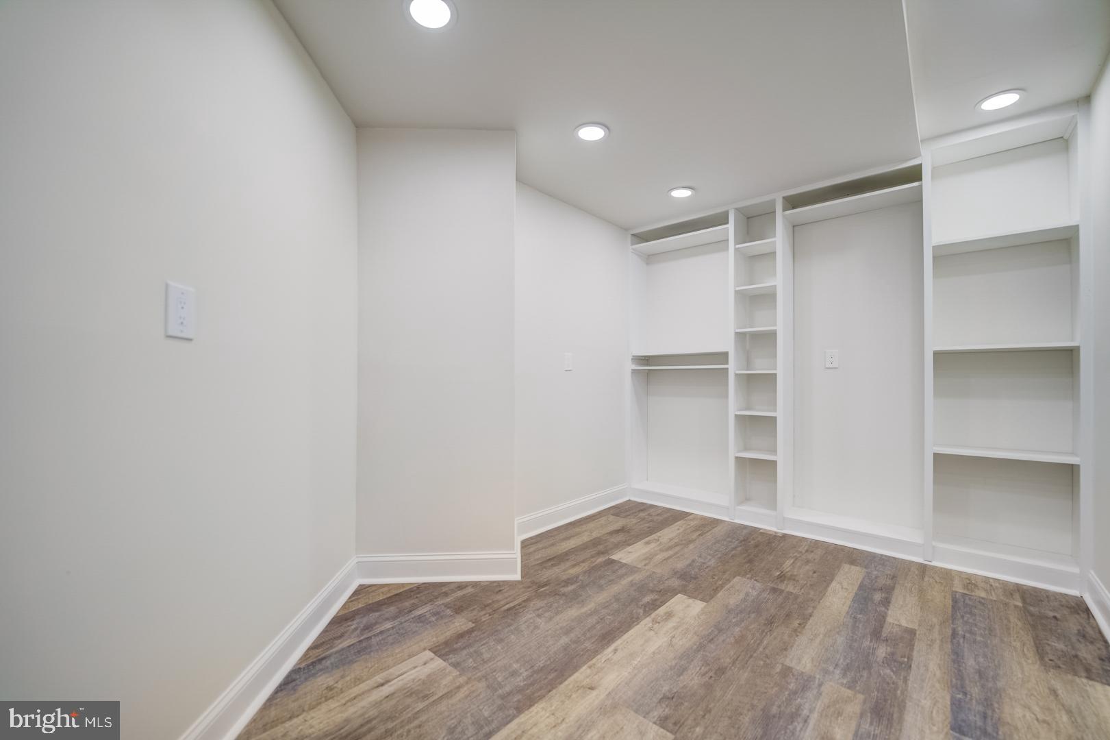 6093 Deer Ridge Trail Springfield, VA 22150 - Photo 10 of 35