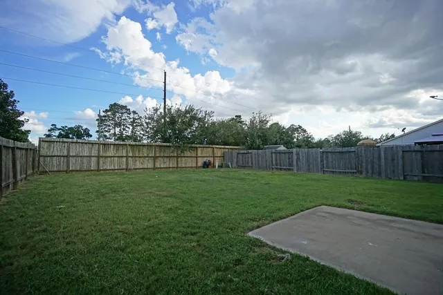 a view of a yard with a big yard