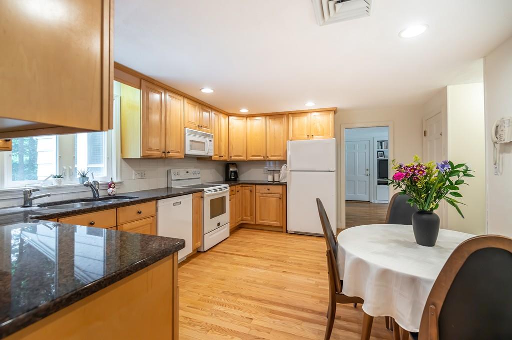 26 Hemlock Road Andover, MA 01810 - Photo 8 of 38 Gallery Image 8