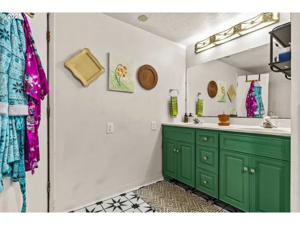 $389,900 | 5736 A Street, Springfield, OR 97478