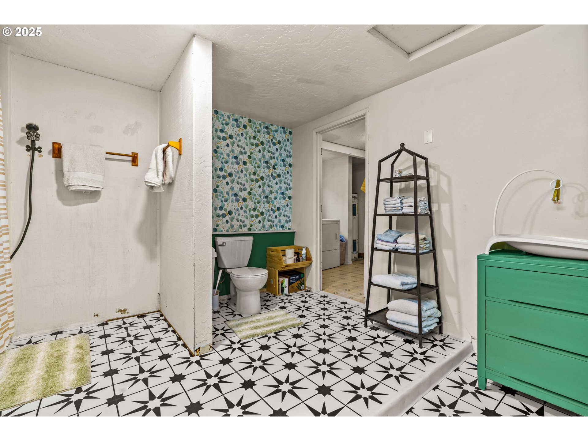 5736 A Street Springfield, OR 97478 - Photo 17 of 26 a living room filled with furniture