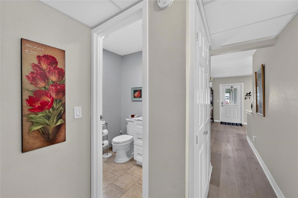 102 Cambridge Trail, Unit 220 Sun City Center, FL 33573 - Photo 14 of 35 Gallery Image 14