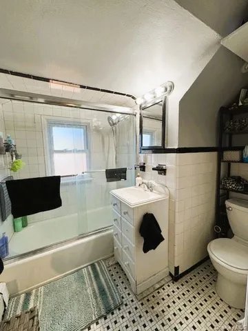 $2,200 | 244 East Hudson Street, Unit UPPR, Long Beach, NY 11561