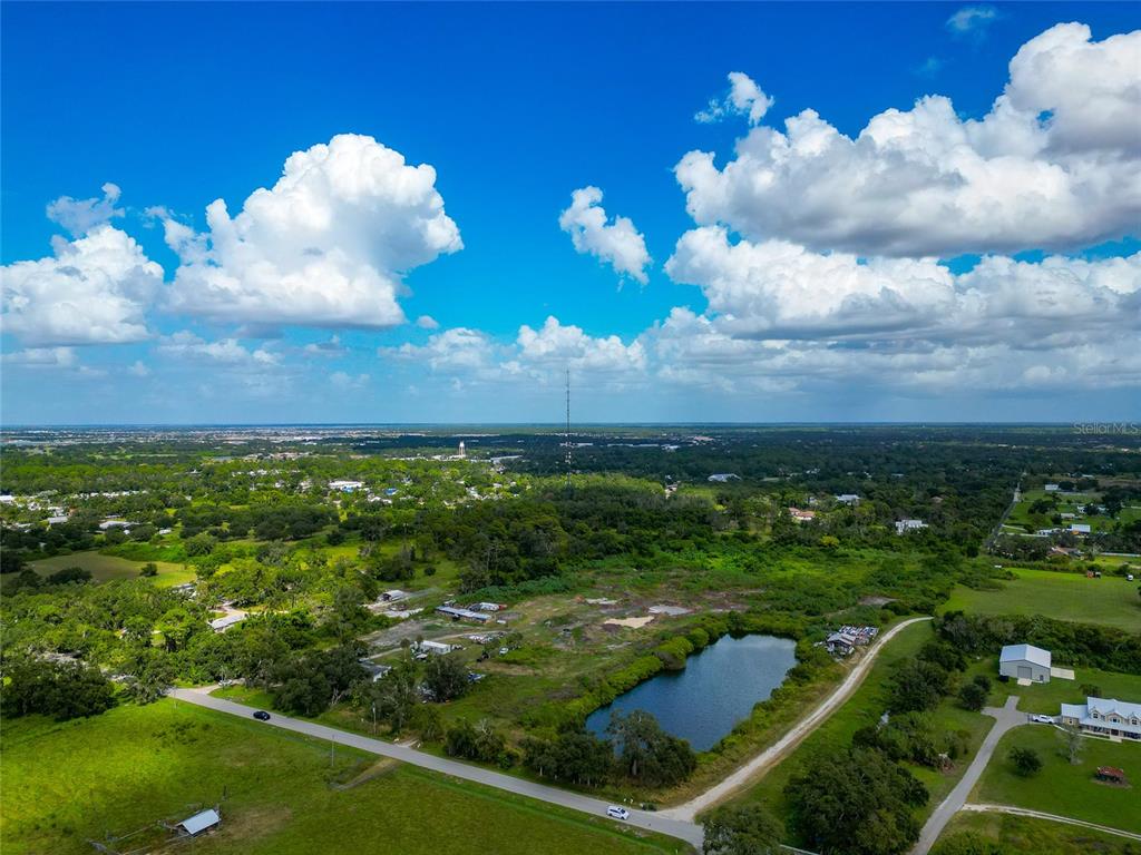 301 E Road Sarasota, FL 34240 - Photo 3 of 32 a view of a city