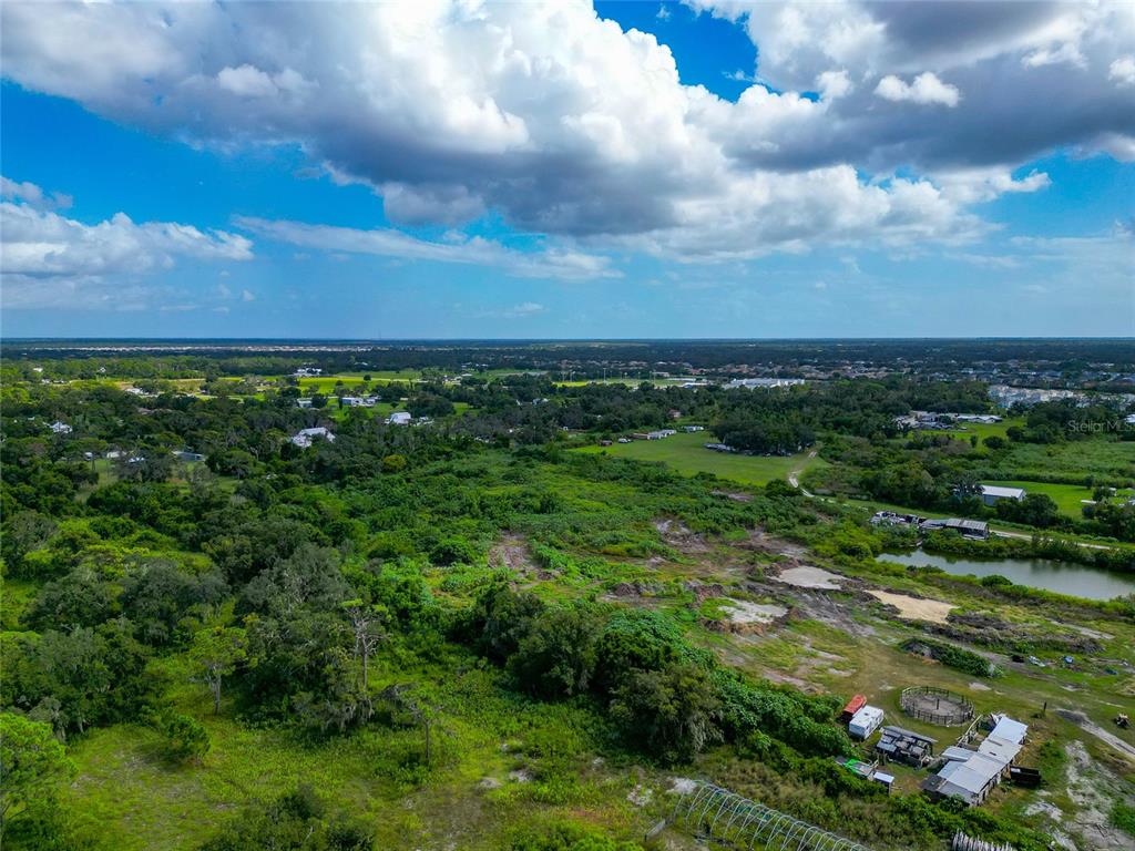 301 E Road Sarasota, FL 34240 - Photo 7 of 32 a view of a city