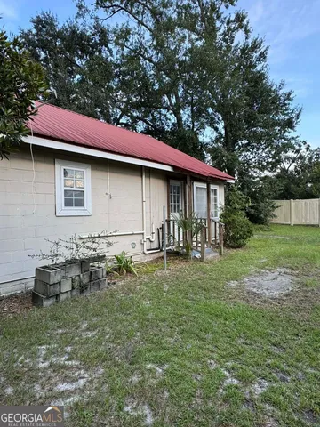 a view of a yard with an trees