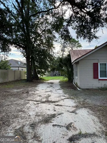 a view of outdoor space with garden view