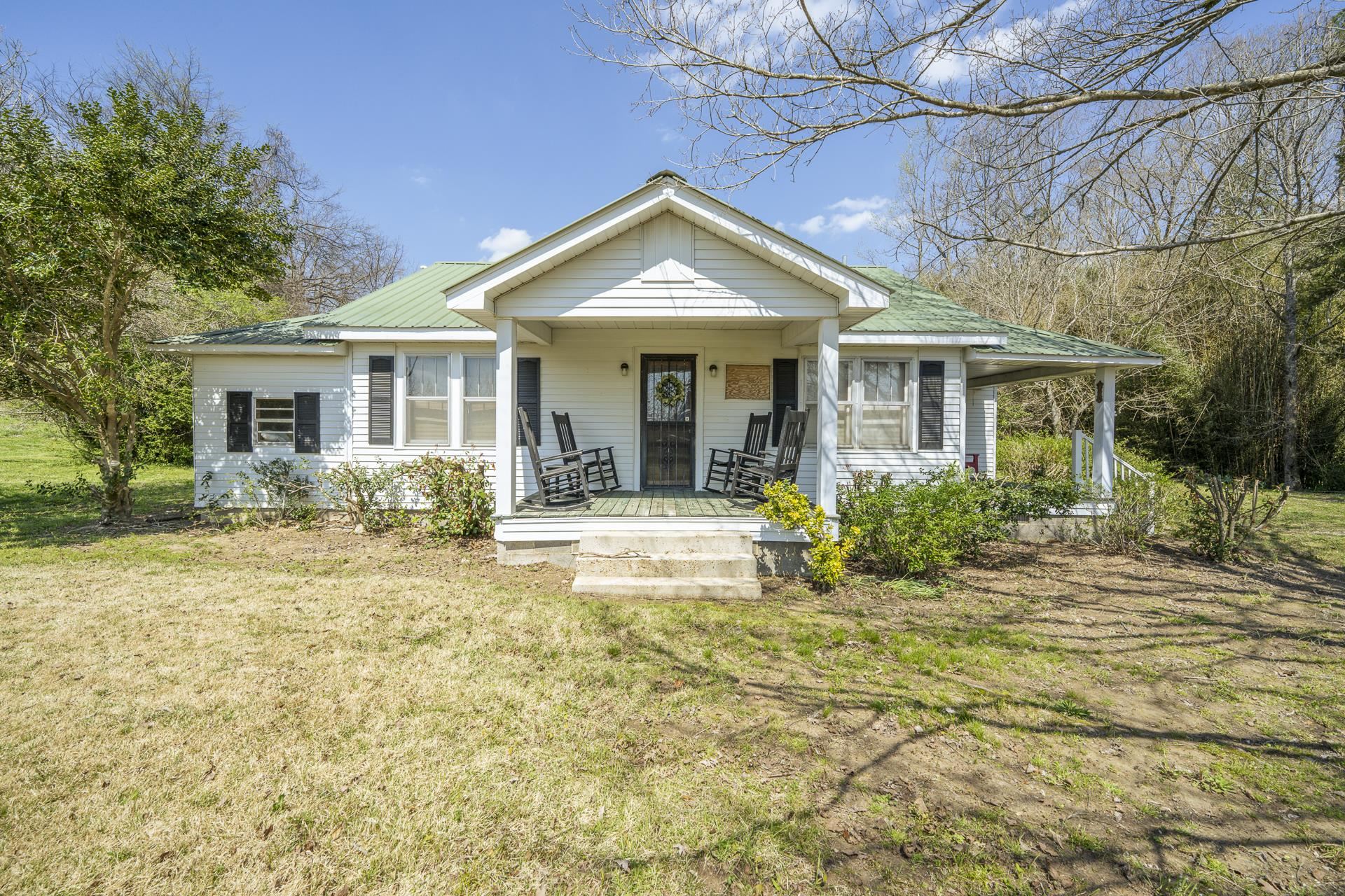 2423 Hardin Creek Road Clifton, TN 38425 - Photo 1 of 34