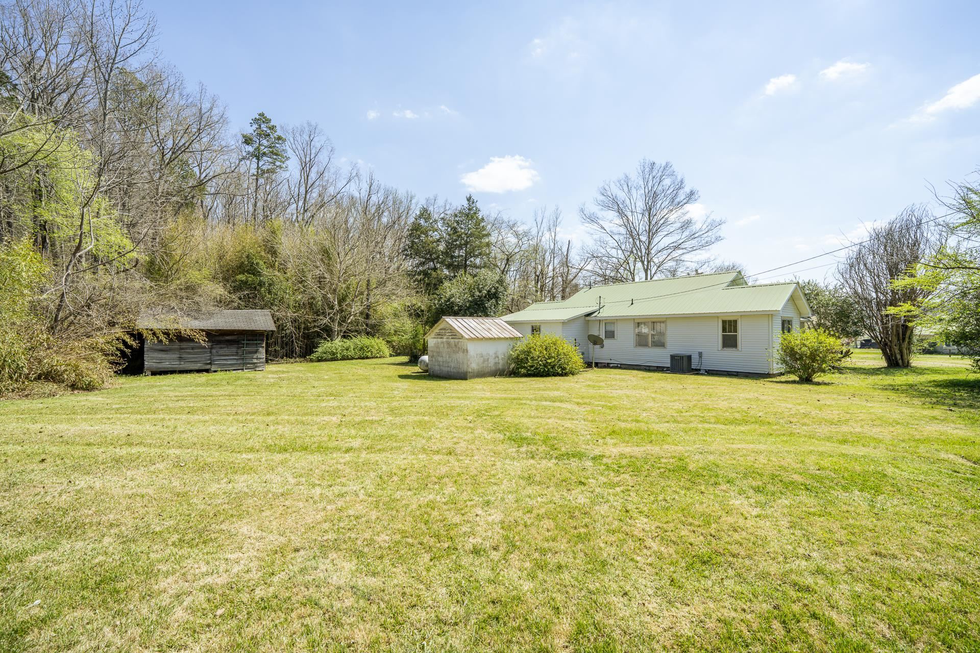2423 Hardin Creek Road Clifton, TN 38425 - Photo 27 of 34