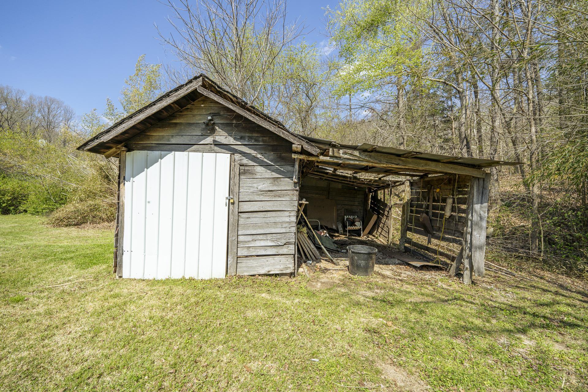 2423 Hardin Creek Road Clifton, TN 38425 - Photo 29 of 34