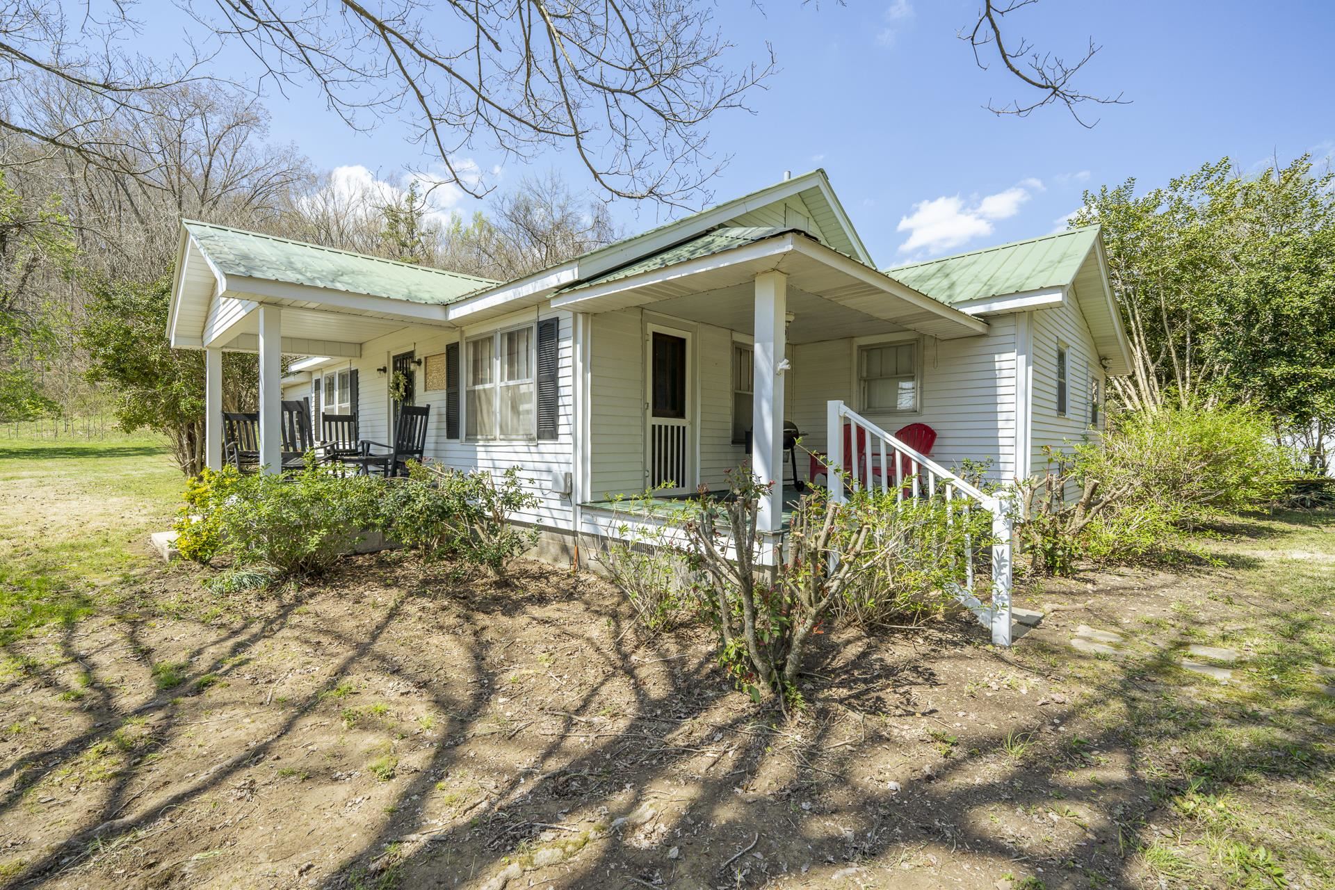 2423 Hardin Creek Road Clifton, TN 38425 - Photo 3 of 34