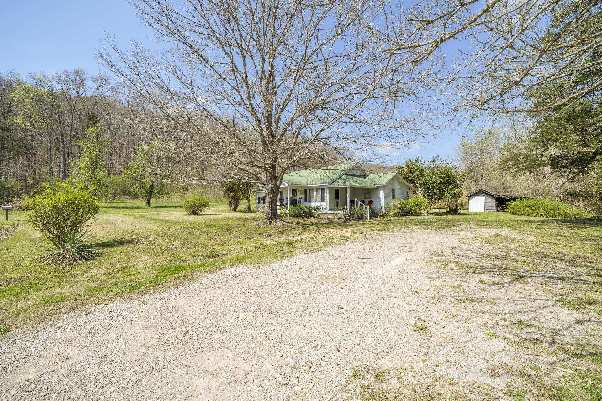 2423 Hardin Creek Road Clifton, TN 38425 - Photo 5 of 34
