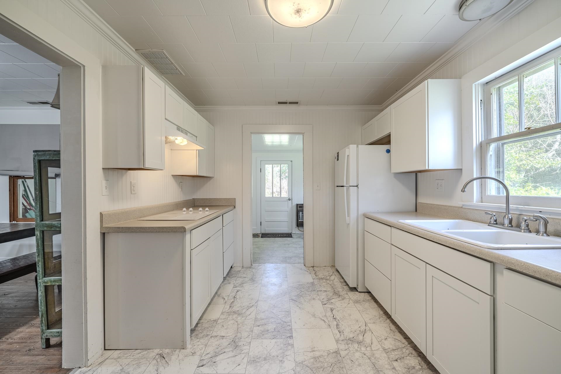 2423 Hardin Creek Road Clifton, TN 38425 - Photo 6 of 34