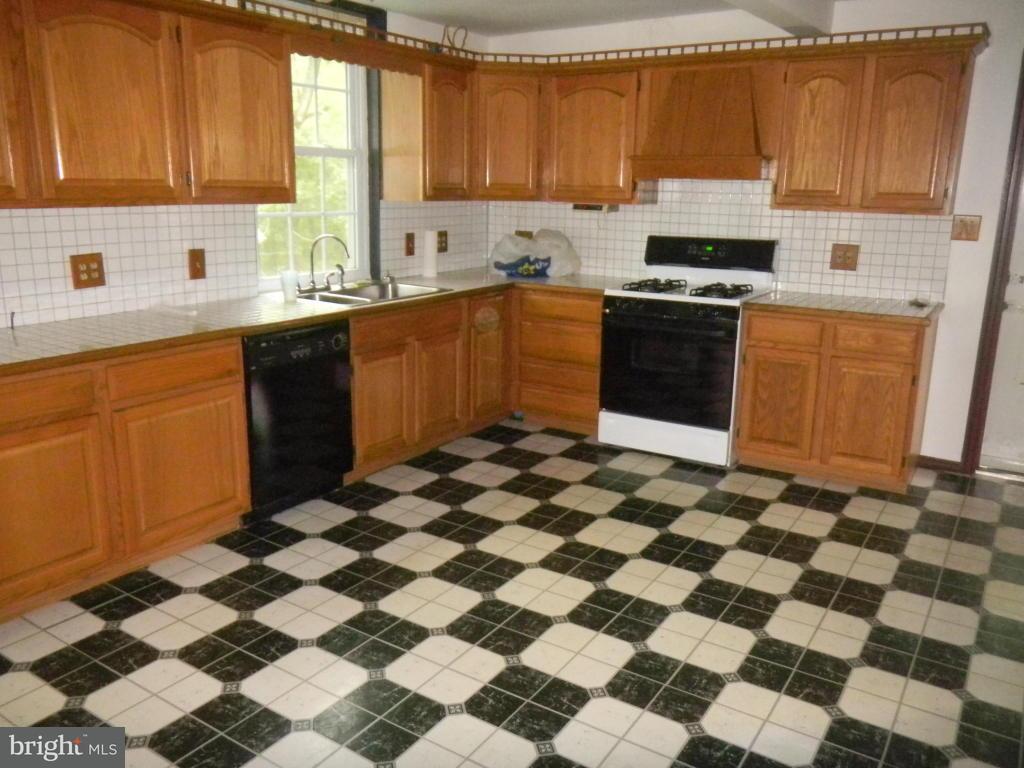 1947 Newport Road Manheim, PA 17545 - Photo 4 of 20