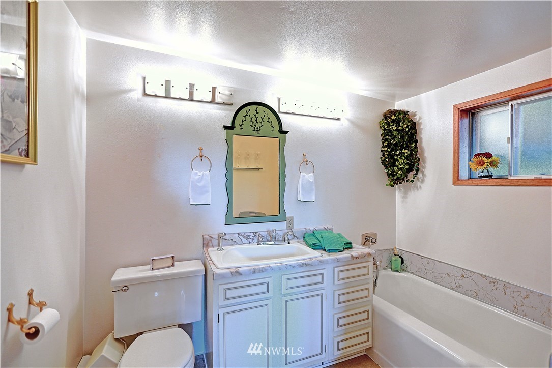 522 Maple Grove Road Camano Island, WA 98282 - Photo 12 of 20 Gallery Image 12
