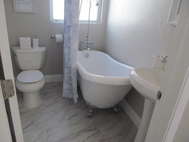 $3,600 | 2807 Filbert Street, Oakland, CA 94608