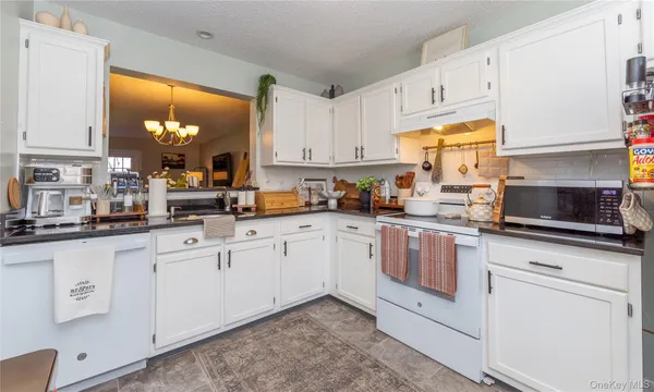 $3,000 | 3 Evergreen Way, Pawling, NY 12564