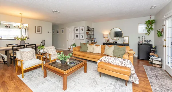 $3,000 | 3 Evergreen Way, Pawling, NY 12564