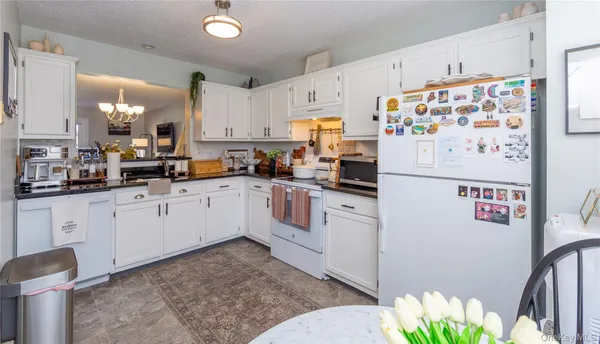 $3,000 | 3 Evergreen Way, Pawling, NY 12564