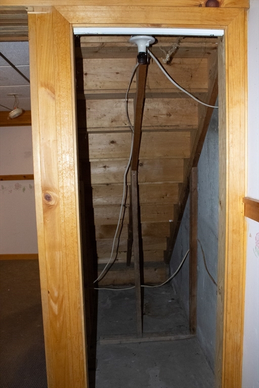 25 Bear Hill Road Gardner, MA 01440 - Photo 38 of 39 a view of entryway