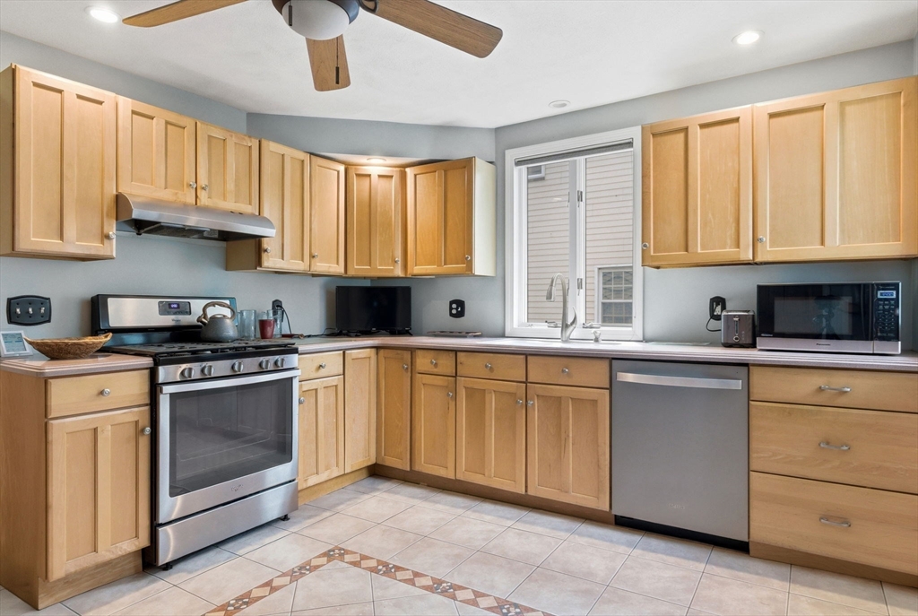 37 Lewis Street Everett, MA 02149 - Photo 9 of 25