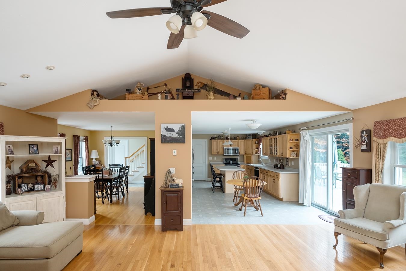 47 Hoit Road Epsom, NH 03234 - Photo 3 of 40
