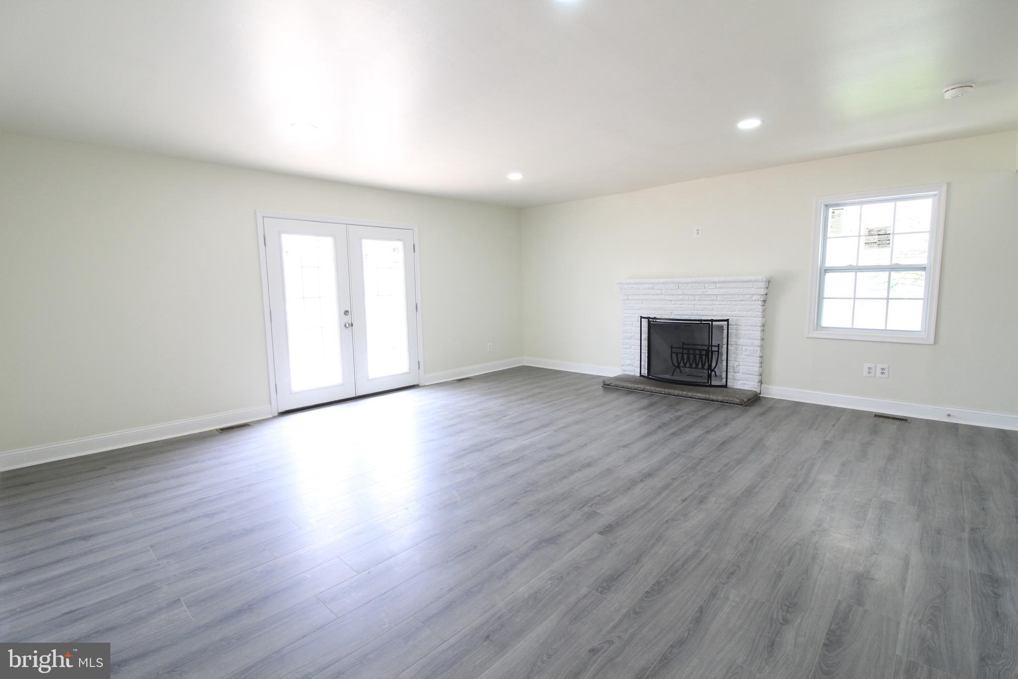 7300 Castlemoor Road Baltimore, MD 21244 - Photo 11 of 40 Living Room/Dining Room Combo