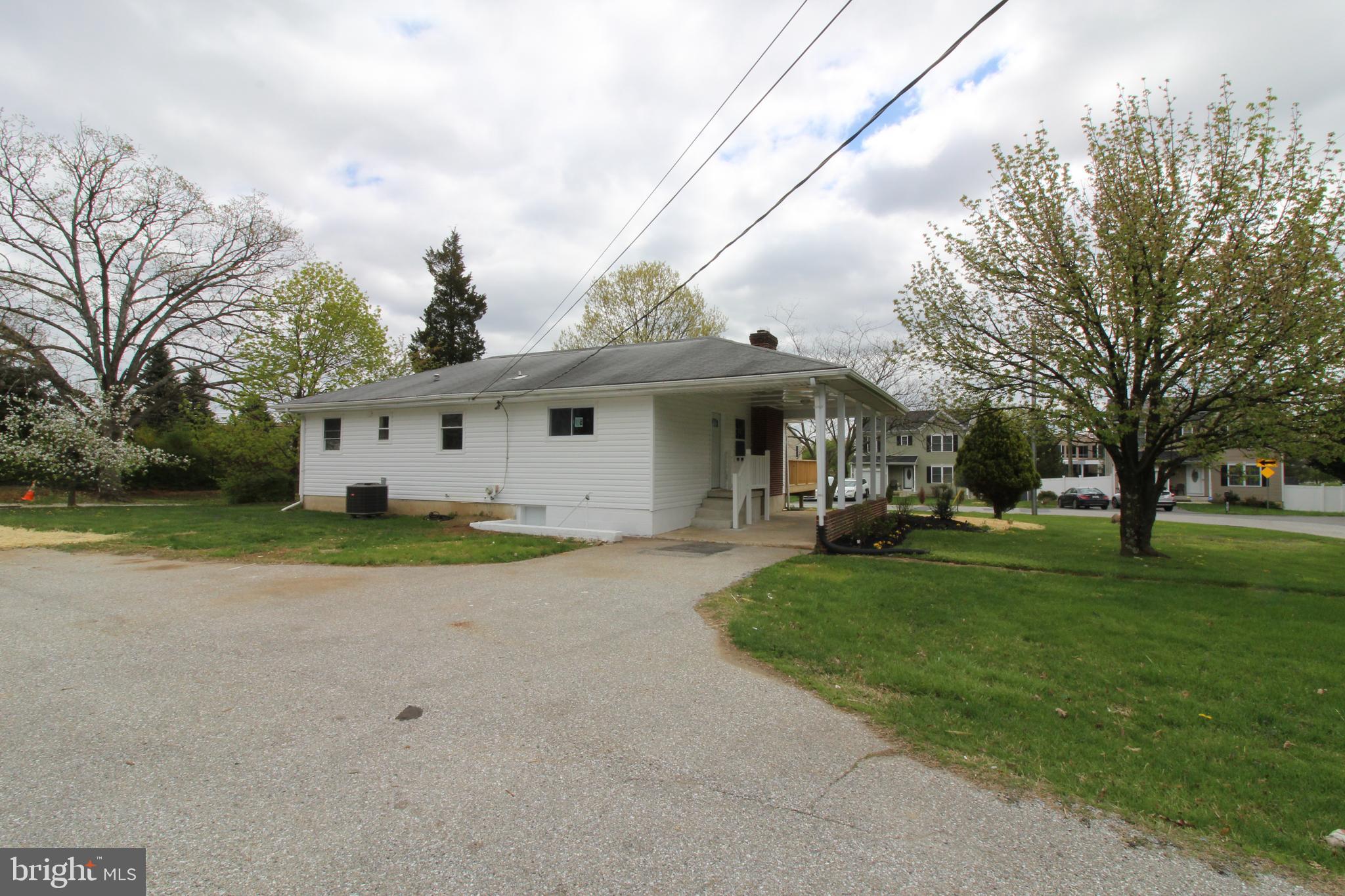7300 Castlemoor Road Baltimore, MD 21244 - Photo 36 of 40 Side view from driveway