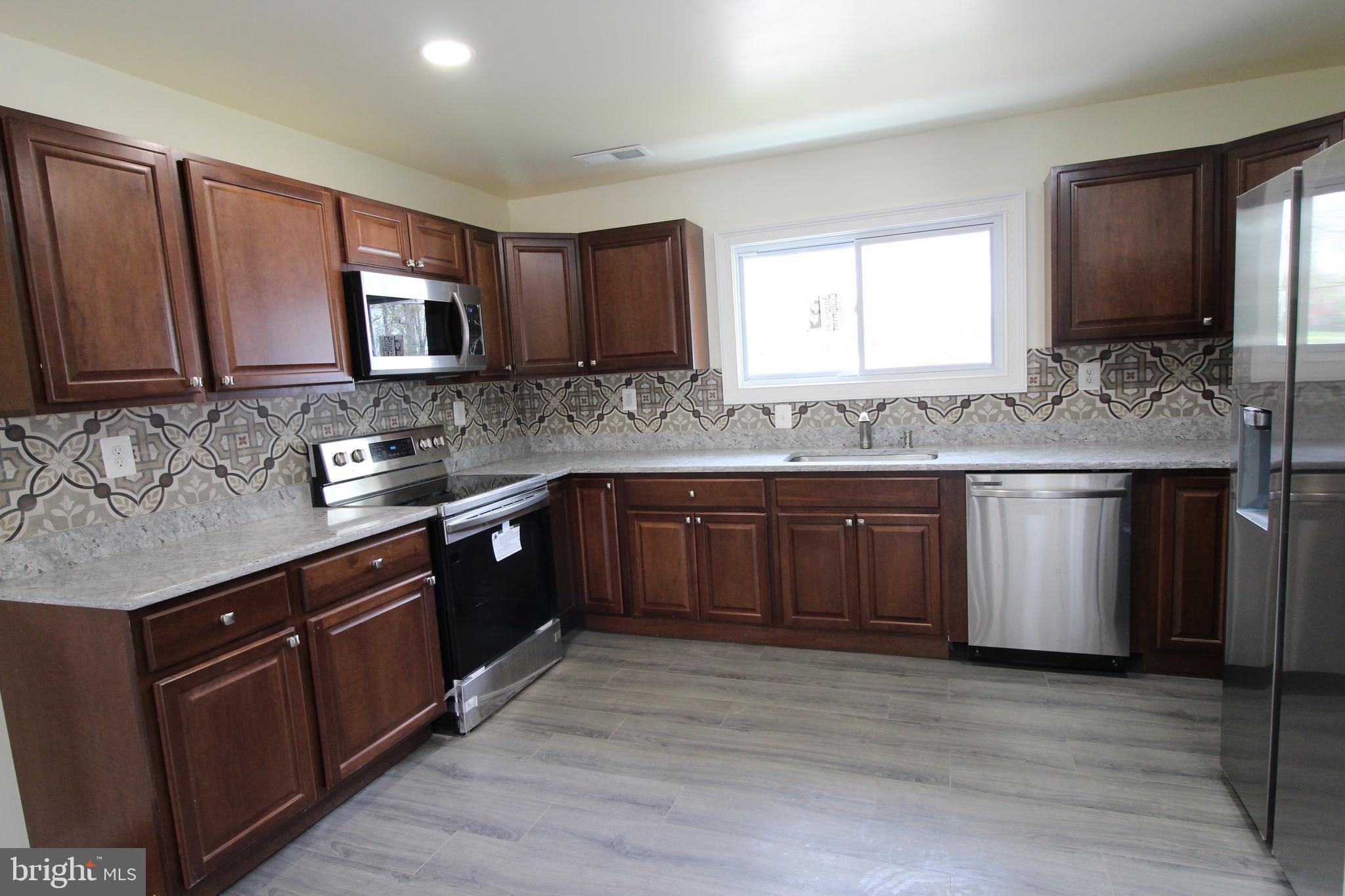 7300 Castlemoor Road Baltimore, MD 21244 - Photo 8 of 40 Kitchen with all new appliances
