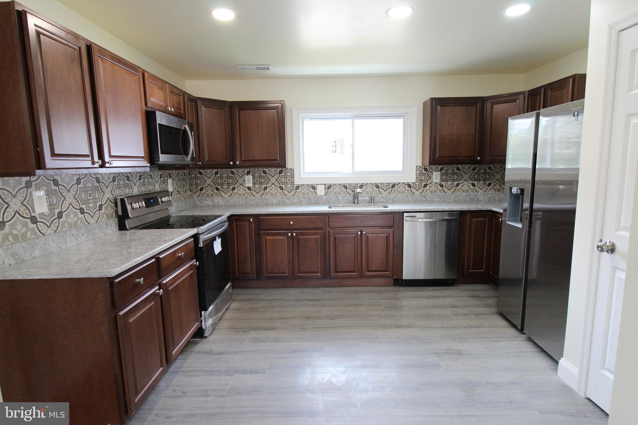 7300 Castlemoor Road Baltimore, MD 21244 - Photo 9 of 40 Kitchen
