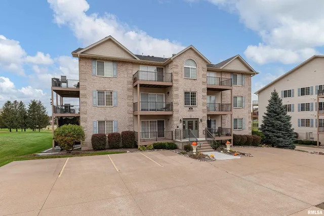 $224,900 | 2956 Holiday Court, Unit 4 7, Bettendorf, IA 52722