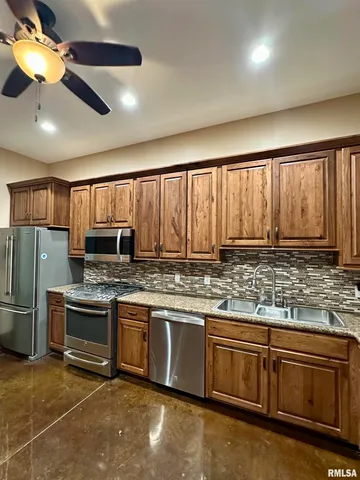 $439,900 | 20 Ashley Lane, Casey, IL 62420