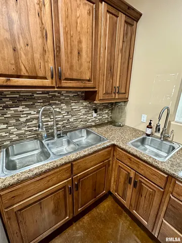 $439,900 | 20 Ashley Lane, Casey, IL 62420