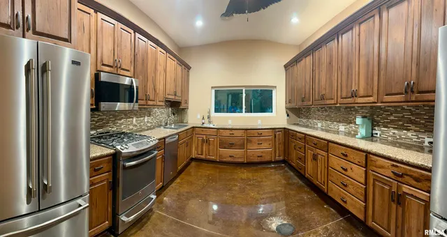 $439,900 | 20 Ashley Lane, Casey, IL 62420