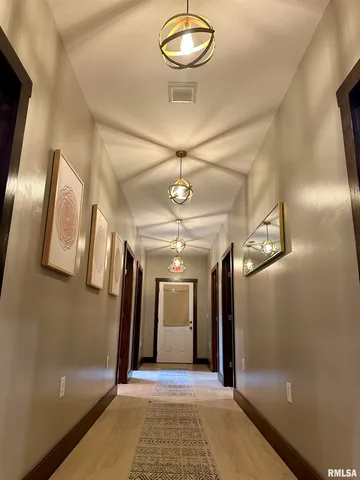 $439,900 | 20 Ashley Lane, Casey, IL 62420