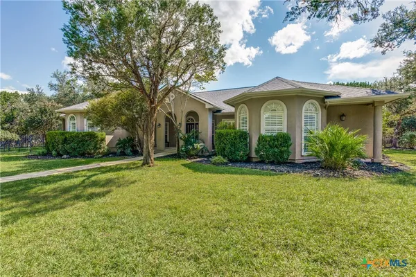 $899,995 | 25867 Lewis Ranch Road, New Braunfels, TX 78132