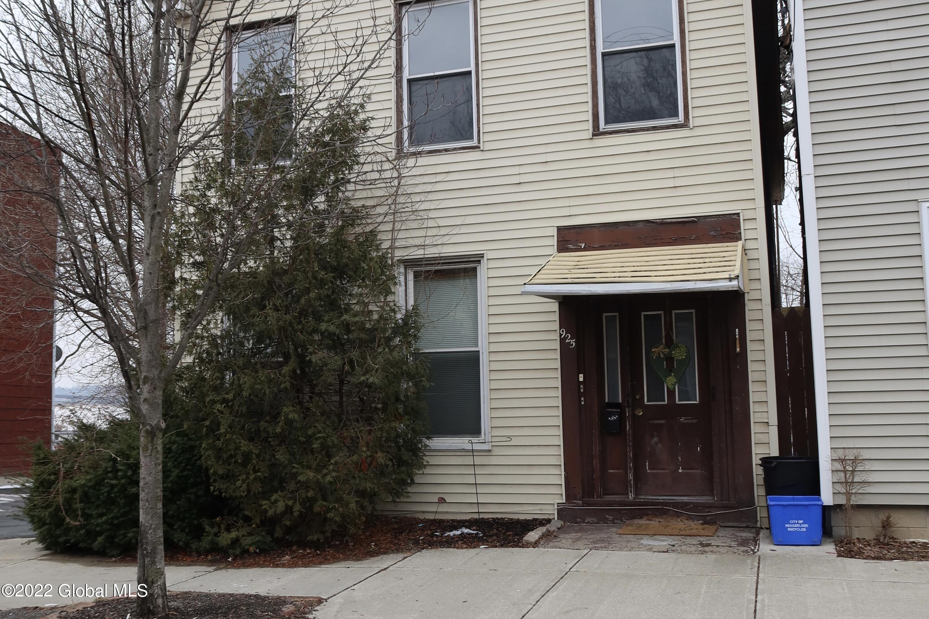 925 Broadway Rensselaer, NY 12144 - Photo 3 of 36 403C4067-A7A4-4CB3-B3A0-06D4E77EEB8B