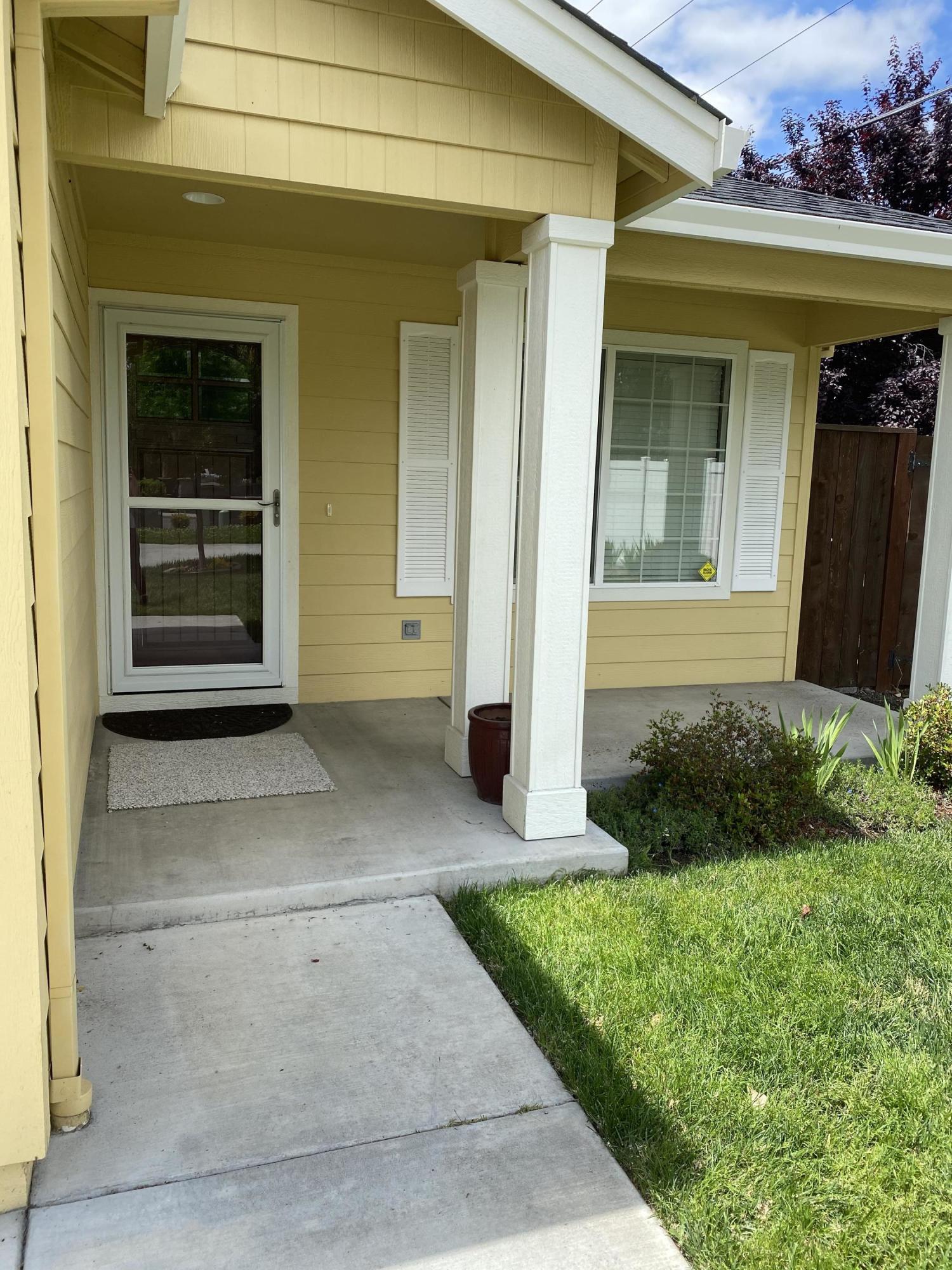 7473 Division Road White City, OR 97503 - Photo 3 of 20 E3891CEE-C9A2-41B4-A48F-EB3D6E3232C5