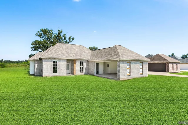 $345,000 | 4825 Pointe Prospect Drive, Oscar, LA 70762