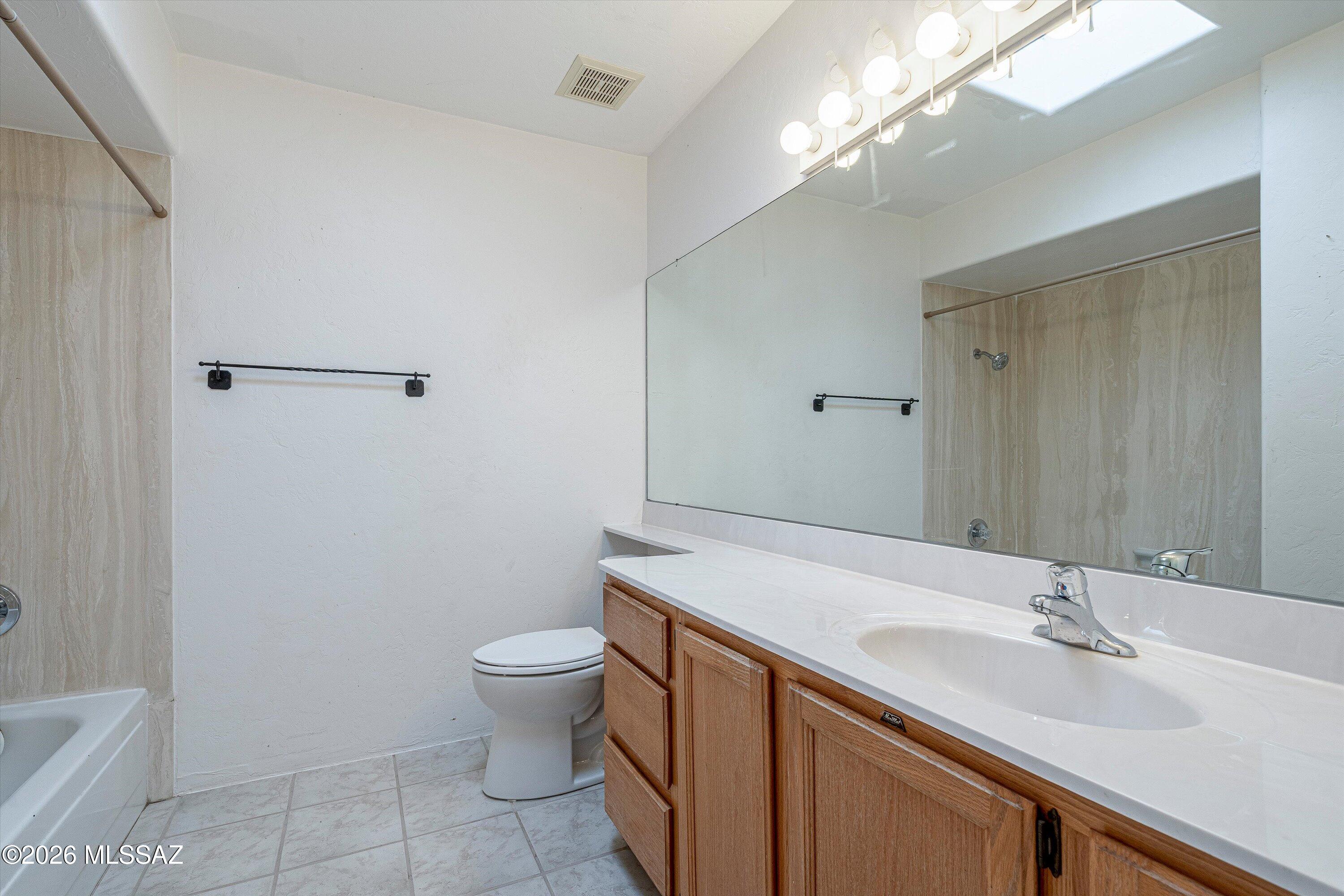 10961 East Roger Road Tucson, AZ 85749 - Photo 40 of 45 Hall bath with bathtub/shower