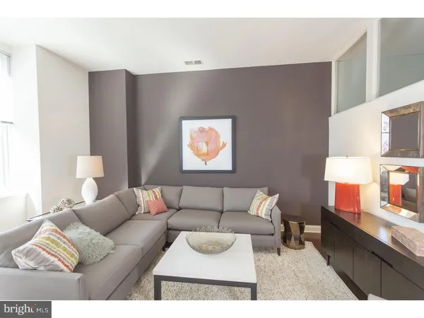 $2,515 | 811-1 Filbert Street, Unit 413, Philadelphia, PA 19107