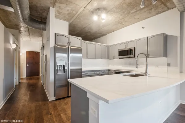 $3,200 | 807 Davis Street, Unit 311, Evanston, IL 60201