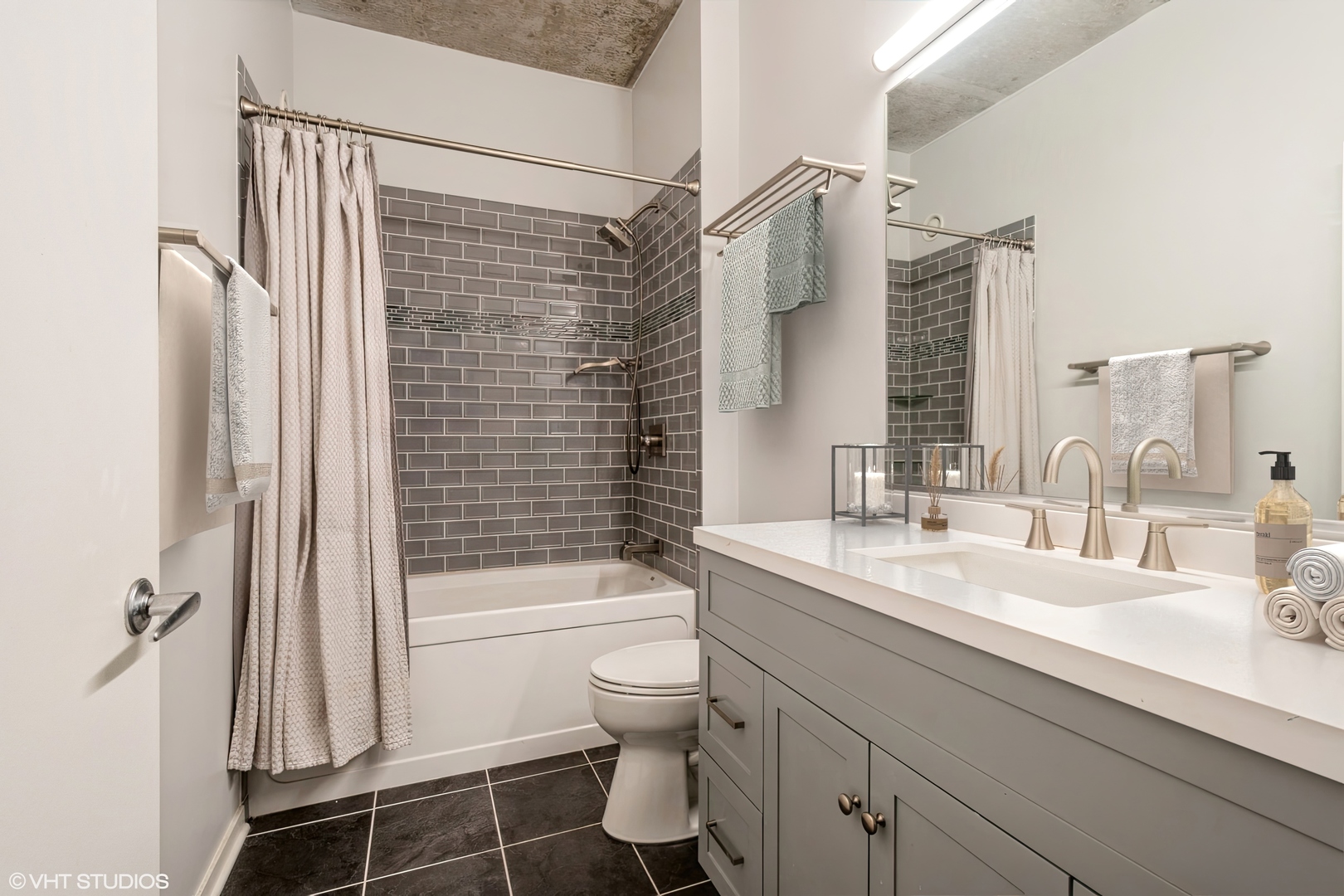 807 Davis Street, Unit 311 Evanston, IL 60201 - Photo 7 of 22